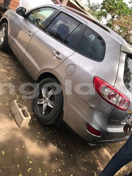 Big with watermark hyundai santa fe huila caluquembe 39600