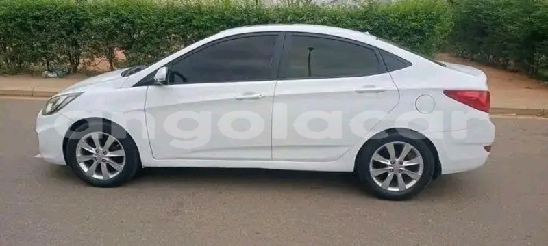 Big with watermark hyundai accent bie camacupa 39603