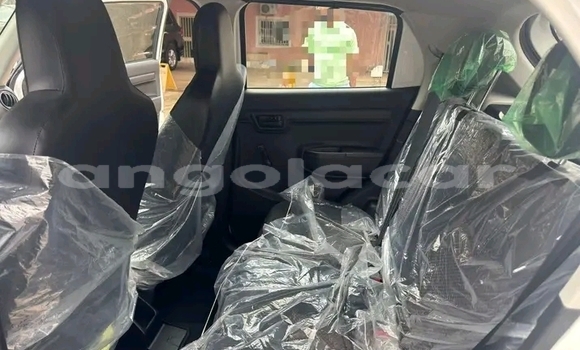 Comprar Usado Suzuki Splash Branco Carro em Chissamba em Bie Comprar Usado Suzuki Splash Branco Carro em Chissamba em Bie