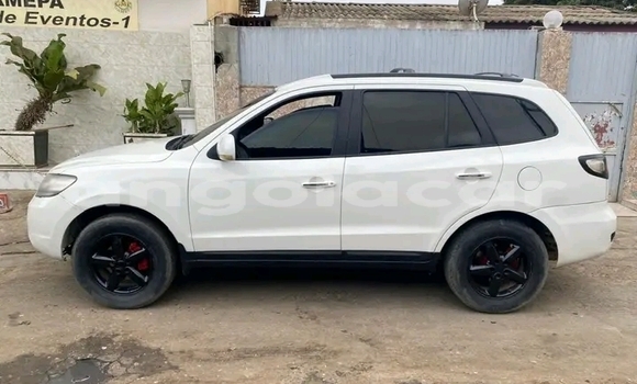 Buy Used Hyundai Santa Fe White Car in Cuito in Province of Bié Buy Used Hyundai Santa Fe White Car in Cuito in Province of Bié