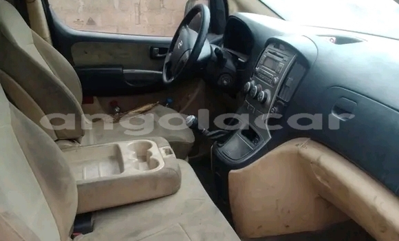 Comprar Usado Hyundai H1 Branco Carro em Caxito em Bengo Comprar Usado Hyundai H1 Branco Carro em Caxito em Bengo