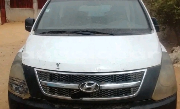 Comprar Usado Hyundai H1 Branco Carro em Caxito em Bengo Comprar Usado Hyundai H1 Branco Carro em Caxito em Bengo