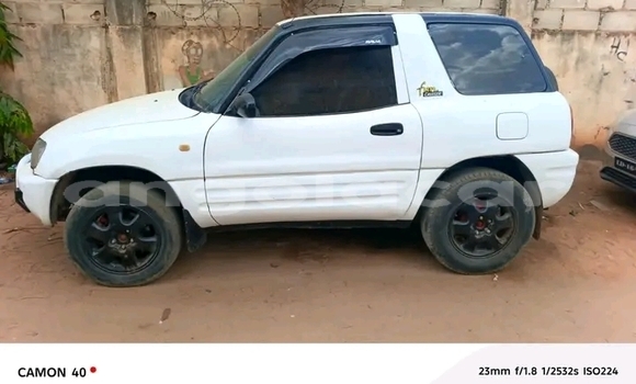Comprar Usado Toyota RAV4 Branco Carro em Camabatela em Uige Comprar Usado Toyota RAV4 Branco Carro em Camabatela em Uige