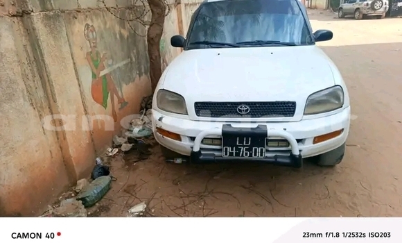 Comprar Usado Toyota RAV4 Branco Carro em Camabatela em Uige Comprar Usado Toyota RAV4 Branco Carro em Camabatela em Uige