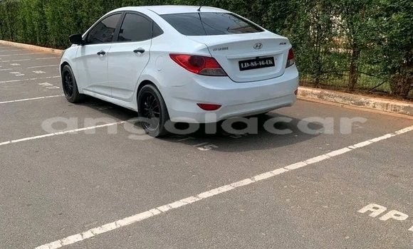 Comprar Usado Hyundai Accent Branco Carro em Chinjenje em Huambo Comprar Usado Hyundai Accent Branco Carro em Chinjenje em Huambo