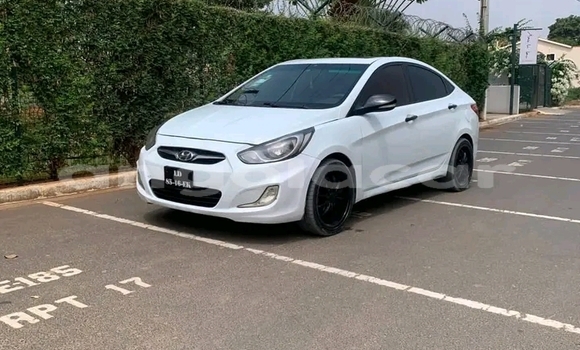 Comprar Usado Hyundai Accent Branco Carro em Chinjenje em Huambo Comprar Usado Hyundai Accent Branco Carro em Chinjenje em Huambo