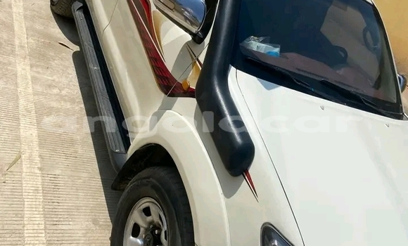 Comprar Usado Toyota Hilux Branco Carro em Kuito em Província do Bié Comprar Usado Toyota Hilux Branco Carro em Kuito em Província do Bié