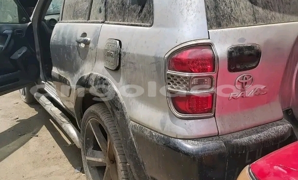 Comprar Usado Toyota RAV4 Outro Carro em Kuito em Província do Bié Comprar Usado Toyota RAV4 Outro Carro em Kuito em Província do Bié