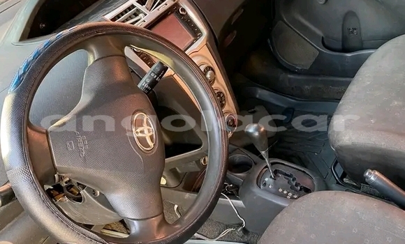 Comprar Usado Toyota Yaris Azul Carro em Kuito em Província do Bié Comprar Usado Toyota Yaris Azul Carro em Kuito em Província do Bié