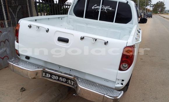 Buy Used Mitsubishi L200 White Car in Luanda in Luanda Province Buy Used Mitsubishi L200 White Car in Luanda in Luanda Province