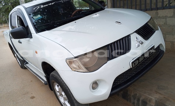 Buy Used Mitsubishi L200 White Car in Luanda in Luanda Province Buy Used Mitsubishi L200 White Car in Luanda in Luanda Province