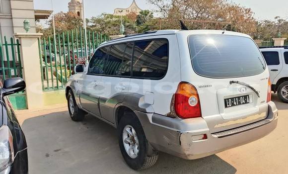 Buy Used Hyundai Terracan White Car in Luanda in Luanda Province Buy Used Hyundai Terracan White Car in Luanda in Luanda Province