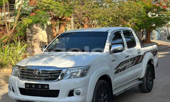 Buy Used Toyota Hilux White Car in Luanda in Luanda Province Buy Used Toyota Hilux White Car in Luanda in Luanda Province