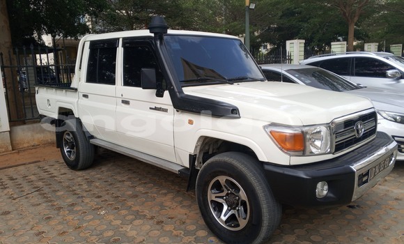 Buy Used Toyota Land Cruiser White Car in Luanda in Luanda Province Buy Used Toyota Land Cruiser White Car in Luanda in Luanda Province