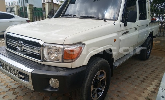 Buy Used Toyota Land Cruiser White Car in Luanda in Luanda Province Buy Used Toyota Land Cruiser White Car in Luanda in Luanda Province