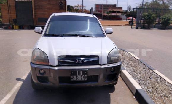 Buy Used Hyundai Tucson White Car in Luanda in Luanda Province Buy Used Hyundai Tucson White Car in Luanda in Luanda Province