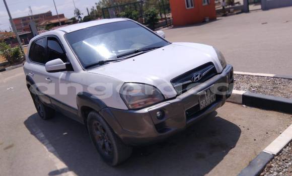 Buy Used Hyundai Tucson White Car in Luanda in Luanda Province Buy Used Hyundai Tucson White Car in Luanda in Luanda Province