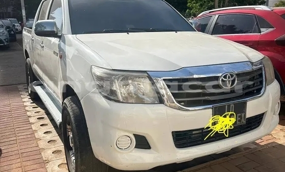 Comprar Usado Toyota Hilux Branco Carro em Camacupa em Bie Comprar Usado Toyota Hilux Branco Carro em Camacupa em Bie