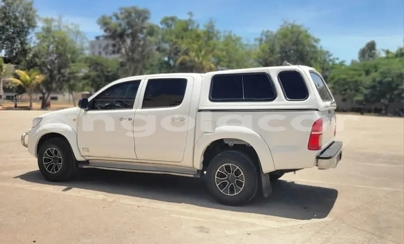 Comprar Usado Toyota Hilux Branco Carro em Chinjenje em Huambo Comprar Usado Toyota Hilux Branco Carro em Chinjenje em Huambo