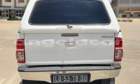 Comprar Usado Toyota Hilux Branco Carro em Chinjenje em Huambo Comprar Usado Toyota Hilux Branco Carro em Chinjenje em Huambo