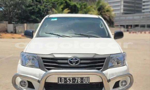 Comprar Usado Toyota Hilux Branco Carro em Chinjenje em Huambo Comprar Usado Toyota Hilux Branco Carro em Chinjenje em Huambo