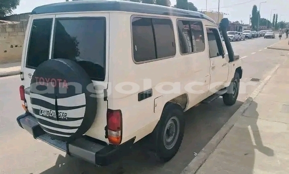 Comprar Usado Toyota Land Cruiser Branco Carro em Catabola em Bie Comprar Usado Toyota Land Cruiser Branco Carro em Catabola em Bie