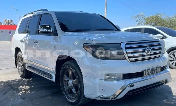 Comprar Usado Toyota Land Cruiser Branco Carro em Catumbela em Bie Comprar Usado Toyota Land Cruiser Branco Carro em Catumbela em Bie