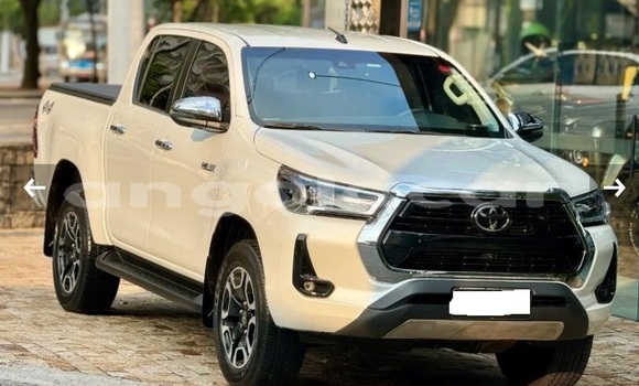 Comprar Usado Toyota Hilux Branco Carro em Luanda em Luanda Province