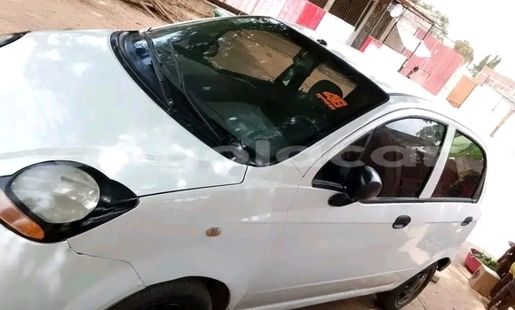 Comprar Usado Chevrolet spark Branco Carro em Catchiungo em Huambo Comprar Usado Chevrolet spark Branco Carro em Catchiungo em Huambo