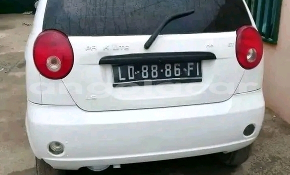 Comprar Usado Chevrolet spark Branco Carro em Catchiungo em Huambo Comprar Usado Chevrolet spark Branco Carro em Catchiungo em Huambo