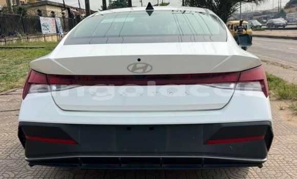 Buy Used Hyundai Elantra White Car in Luanda in Luanda Province Buy Used Hyundai Elantra White Car in Luanda in Luanda Province