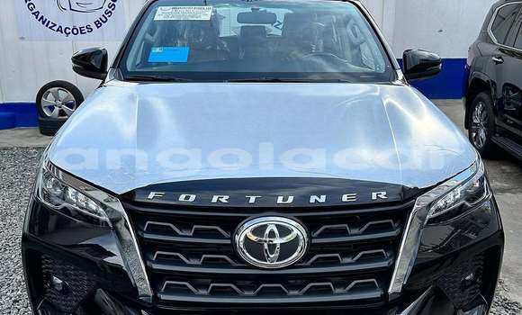 Comprar Usado Toyota Fortuner Preto Carro em Luanda em Luanda Province