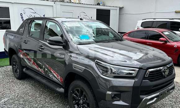 Comprar Usado Toyota Hilux Preto Carro em Luanda em Luanda Province