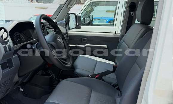 Buy Used Toyota Land Cruiser White Car in Luanda in Luanda Province Buy Used Toyota Land Cruiser White Car in Luanda in Luanda Province