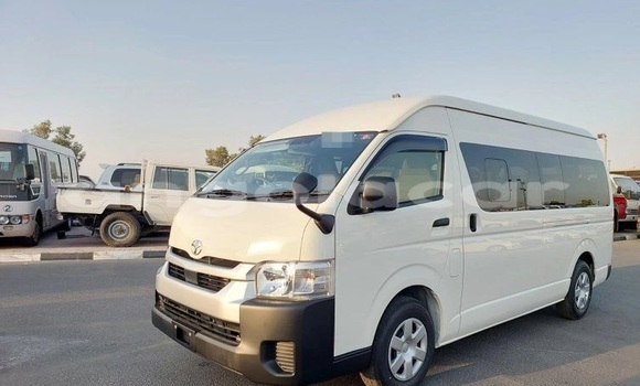 Comprar Usado Toyota Hiace Branco Carro em Luanda em Luanda Province