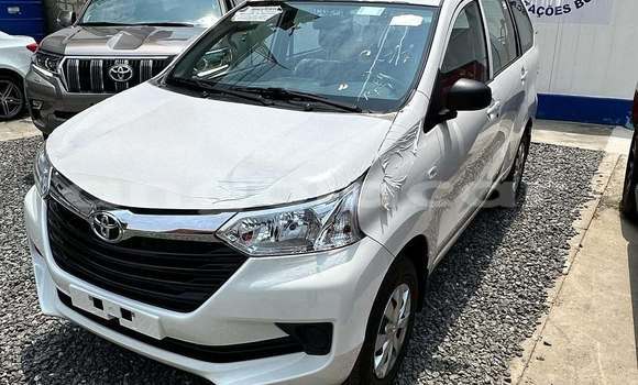Buy Used Toyota Avanza White Car in Luanda in Luanda Province