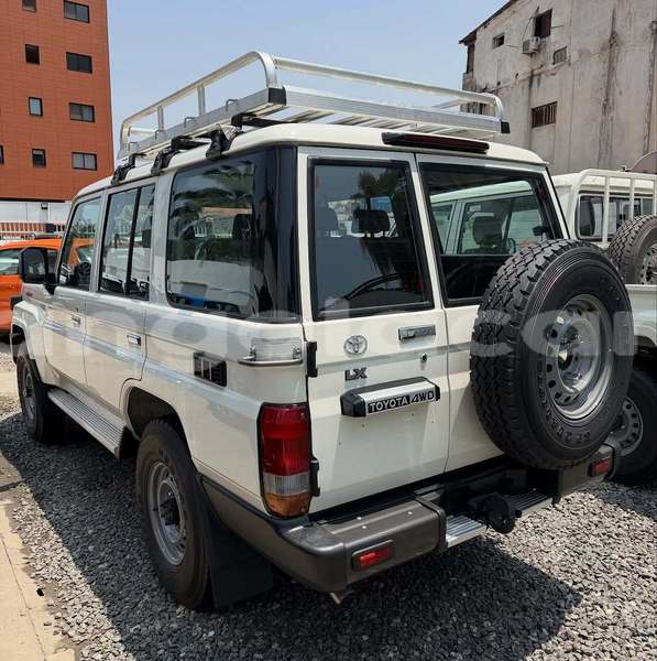 Big with watermark toyota land cruiser luanda province luanda 39929