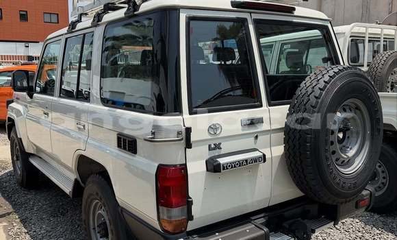 Acheter Occasion Voiture Toyota Land Cruiser Blanc à Luanda, Province de Luanda Acheter Occasion Voiture Toyota Land Cruiser Blanc à Luanda, Province de Luanda