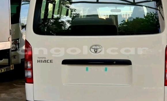 Buy Used Toyota Hiace White Car in Luanda in Luanda Province Buy Used Toyota Hiace White Car in Luanda in Luanda Province