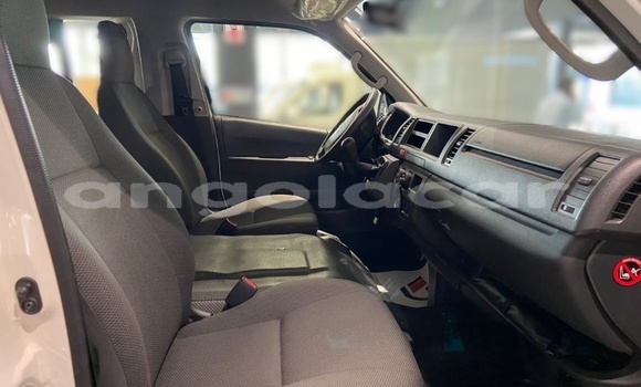 Comprar Usado Toyota Hiace Branco Carro em Luanda em Luanda Province Comprar Usado Toyota Hiace Branco Carro em Luanda em Luanda Province