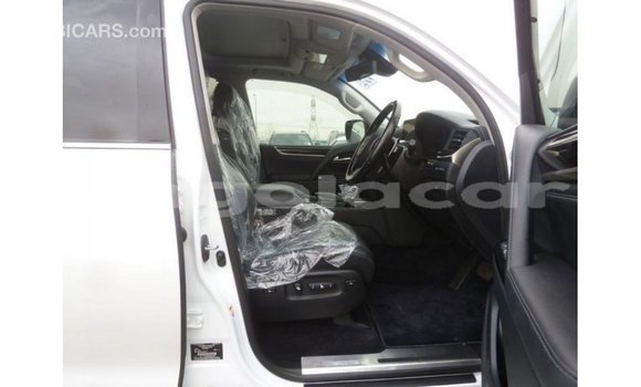 Comprar Importar Lexus LX Branco Carro em Import - Dubai em Bengo Province Comprar Importar Lexus LX Branco Carro em Import - Dubai em Bengo Province