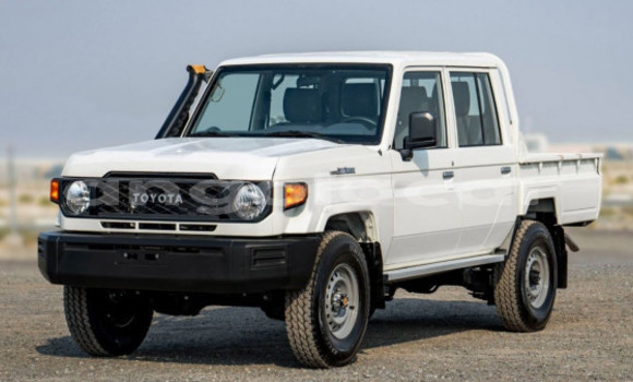 Comprar Usado Toyota Land Cruiser Branco Carro em Luanda em Luanda Province
