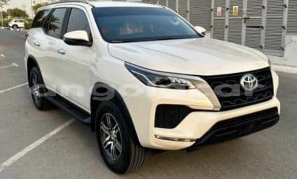 Comprar Usado Toyota Fortuner Branco Carro em Luanda em Luanda Province
