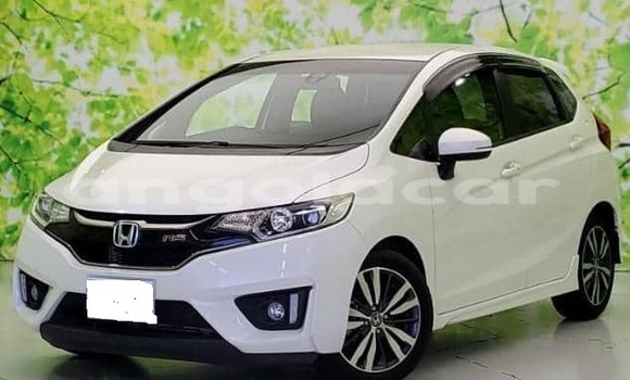 Acheter Occasion Voiture Honda FIT Blanc à Luanda, Province de Luanda