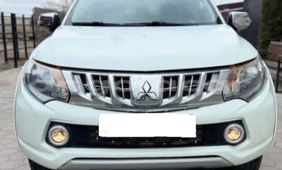 Comprar Usado Mitsubishi L200 Branco Carro em Luanda em Luanda Province
