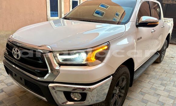 Comprar Usado Toyota Hilux Branco Carro em Luanda em Luanda Province