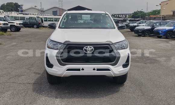 Comprar Usado Toyota Hilux Branco Carro em Luanda em Luanda Province