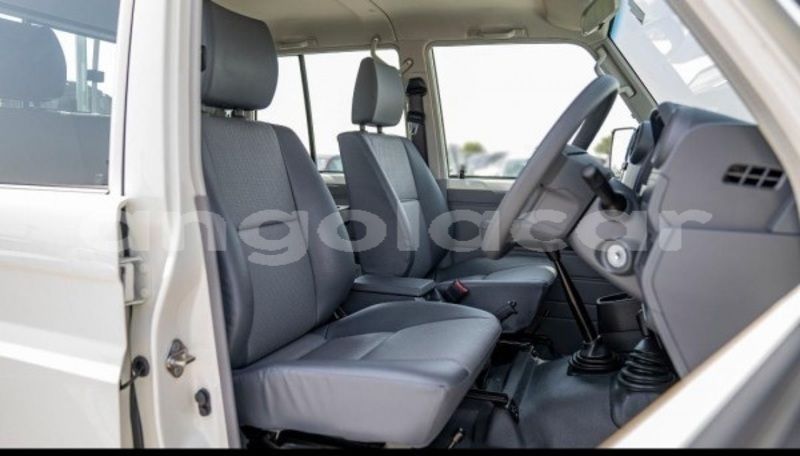 Big with watermark toyota land cruiser luanda province luanda 40007