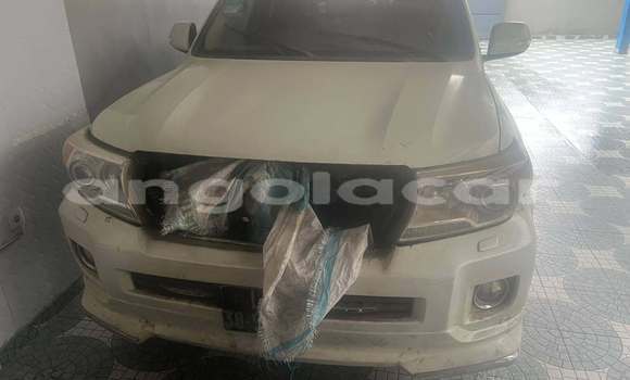 Comprar Usado Toyota Land Cruiser Branco Carro em Luanda em Luanda Province