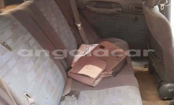 Comprar Usado Toyota RAV4 Vermelho Carro em Luanda em Luanda Province Comprar Usado Toyota RAV4 Vermelho Carro em Luanda em Luanda Province